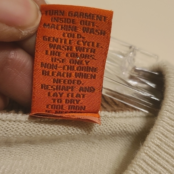 New You New Energy | Men's Classic Tan/ Cream V-Neck Sweater (Size Large) - Picture 6 of 11